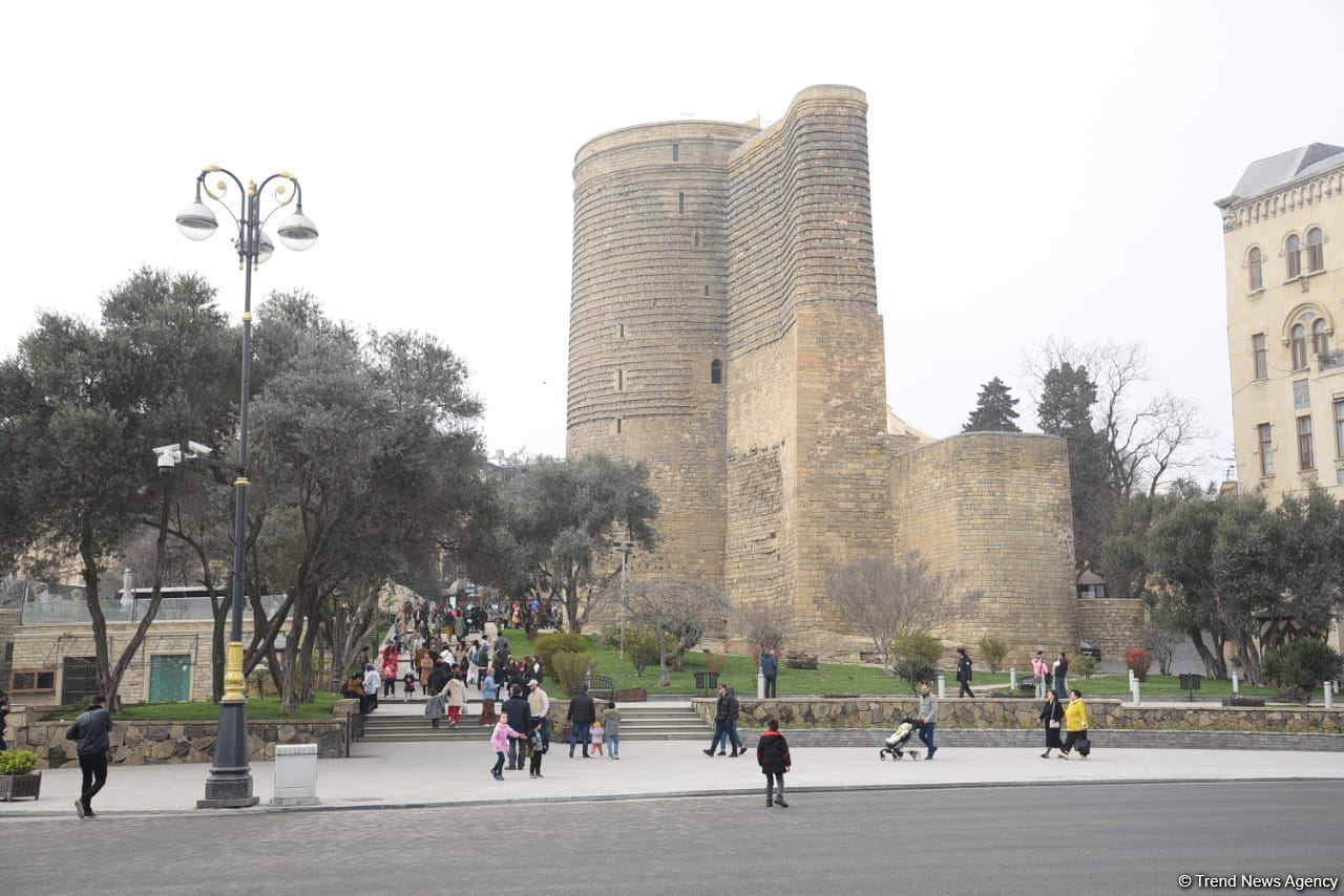 Жители Баку отмечают праздник Новруз - Фоторепортаж