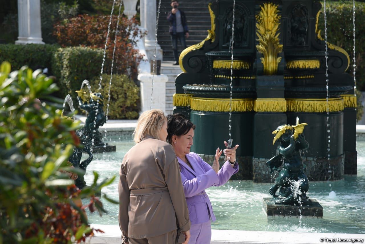 Жители Баку отмечают праздник Новруз - Фоторепортаж