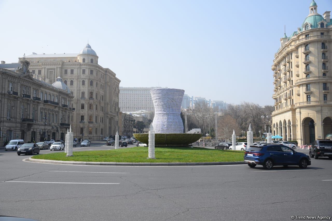 Жители Баку отмечают праздник Новруз - Фоторепортаж