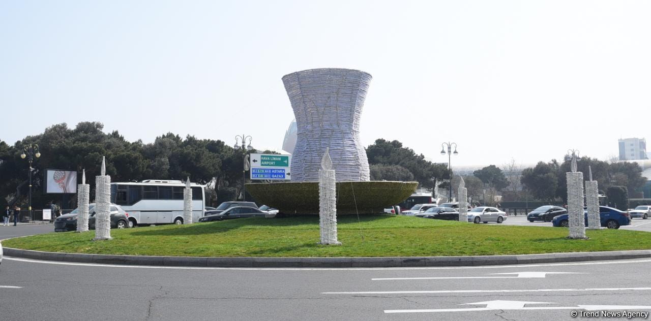 Жители Баку отмечают праздник Новруз - Фоторепортаж