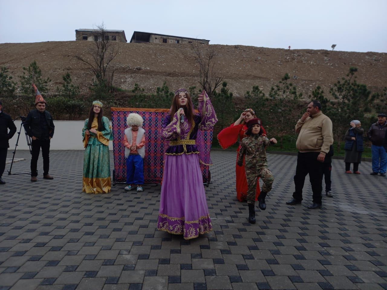 Коллектив Кукольного театра выступил со спектаклем в селе Талыш (ФОТО)