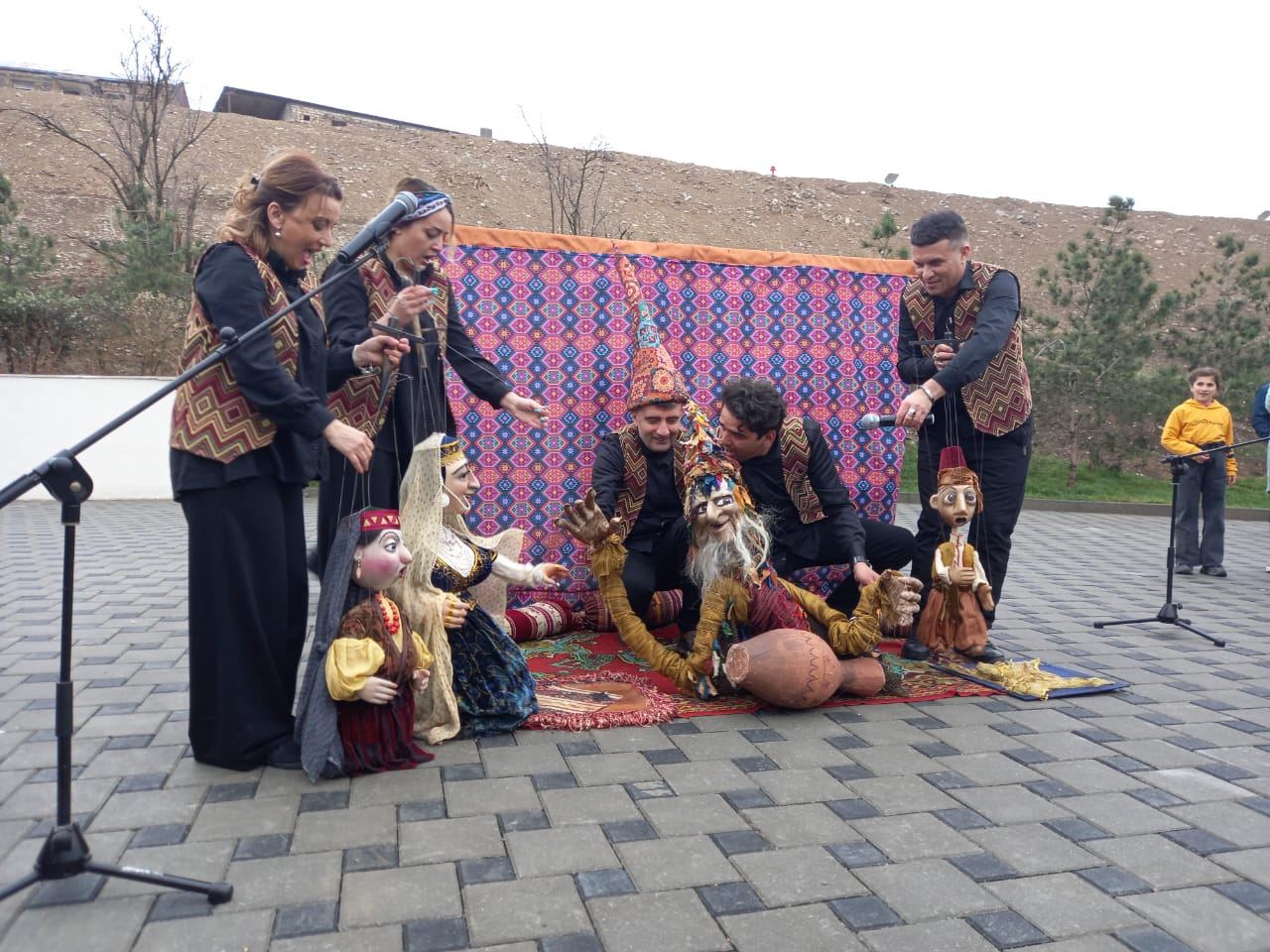 Коллектив Кукольного театра выступил со спектаклем в селе Талыш (ФОТО)