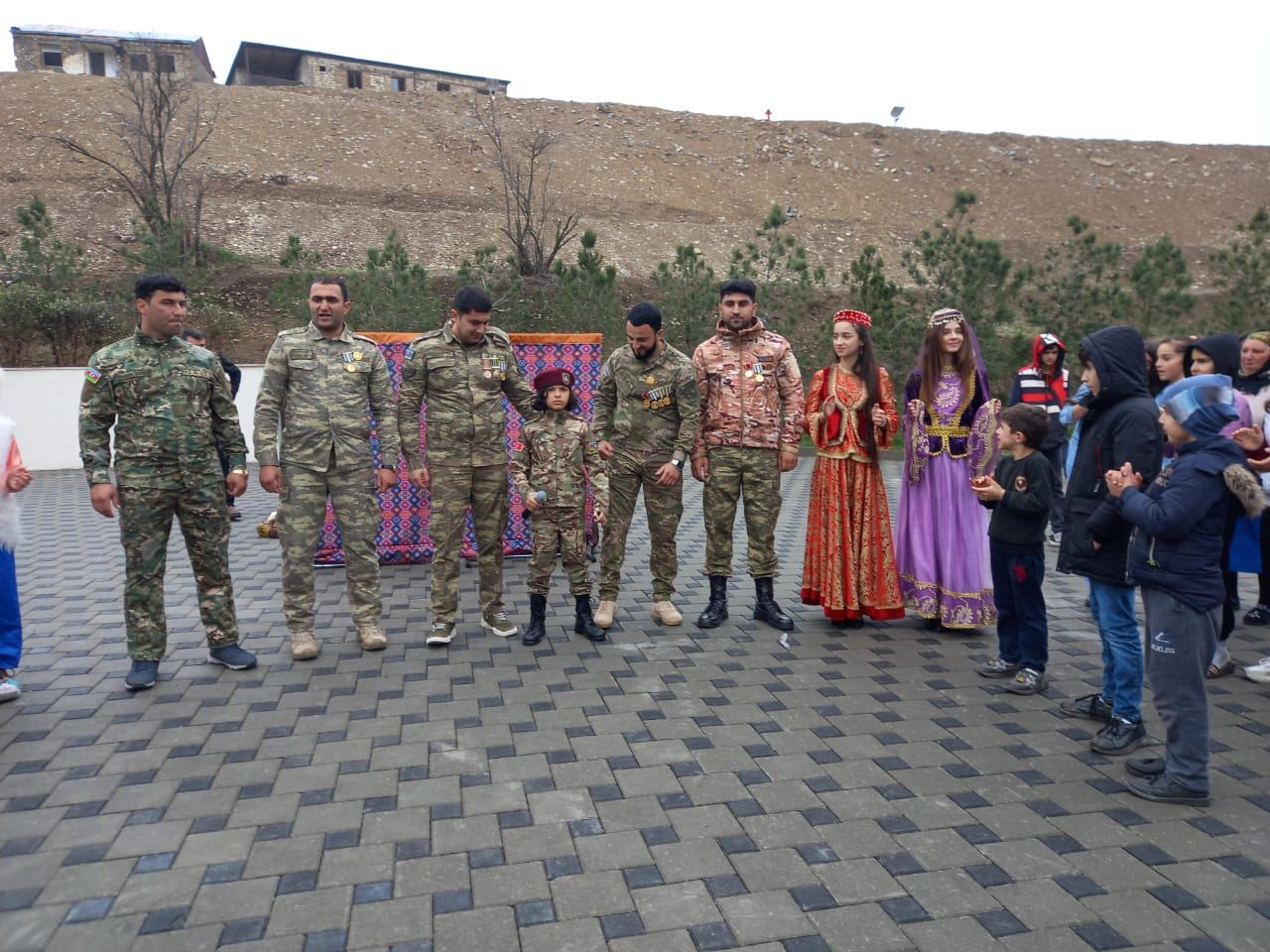 Коллектив Кукольного театра выступил со спектаклем в селе Талыш (ФОТО)