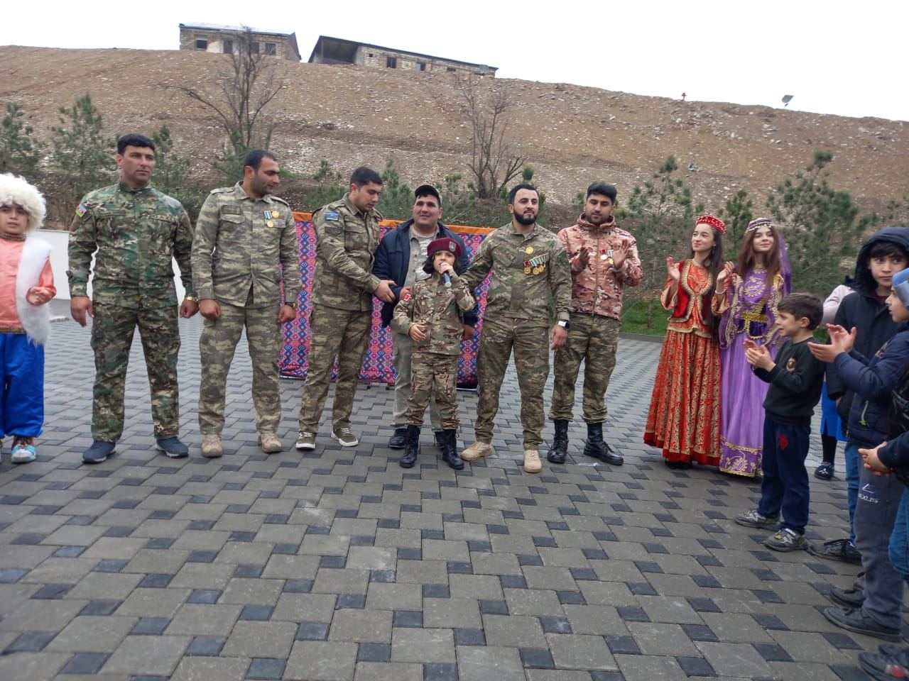 Коллектив Кукольного театра выступил со спектаклем в селе Талыш (ФОТО)