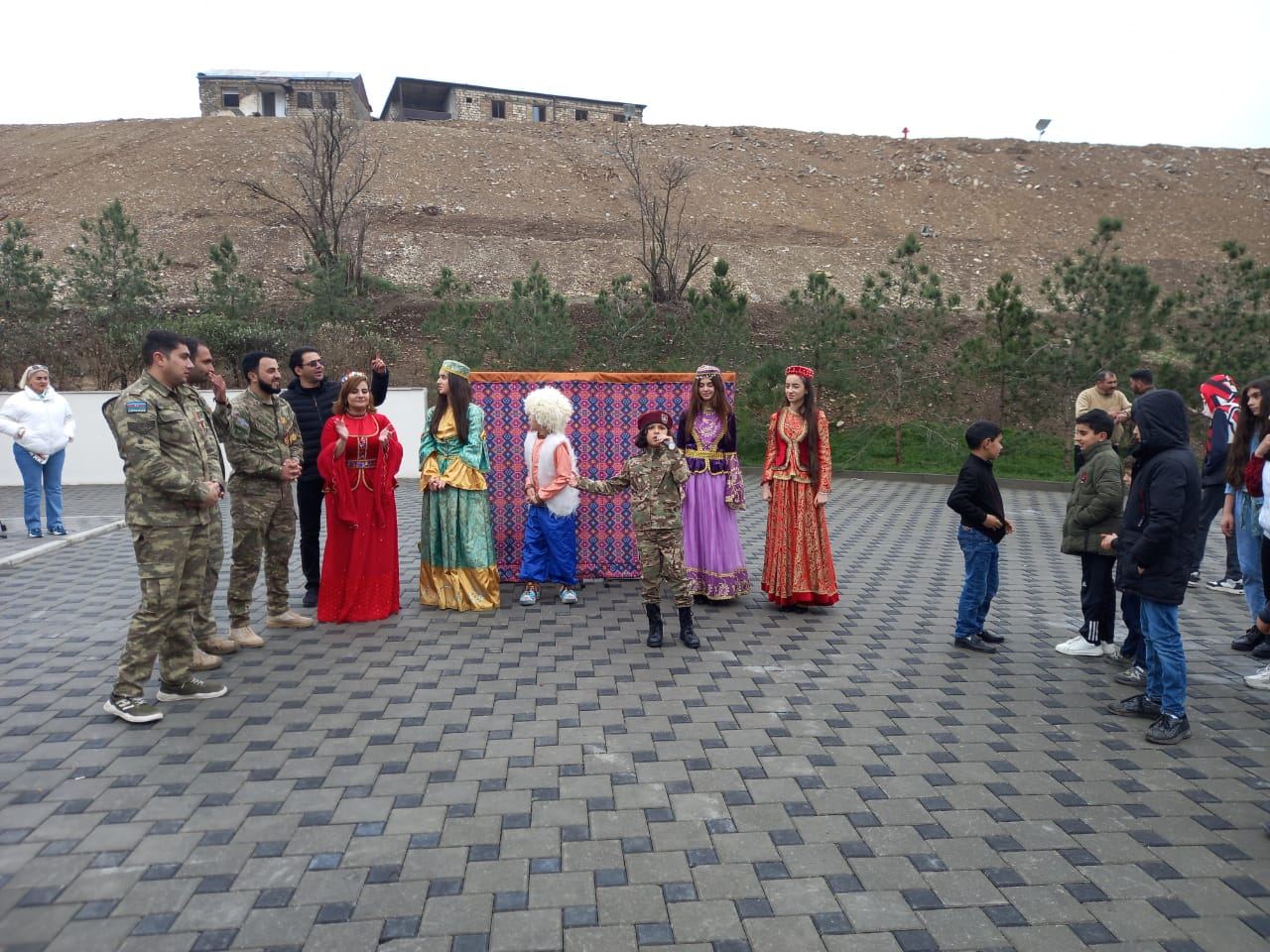 Коллектив Кукольного театра выступил со спектаклем в селе Талыш (ФОТО)