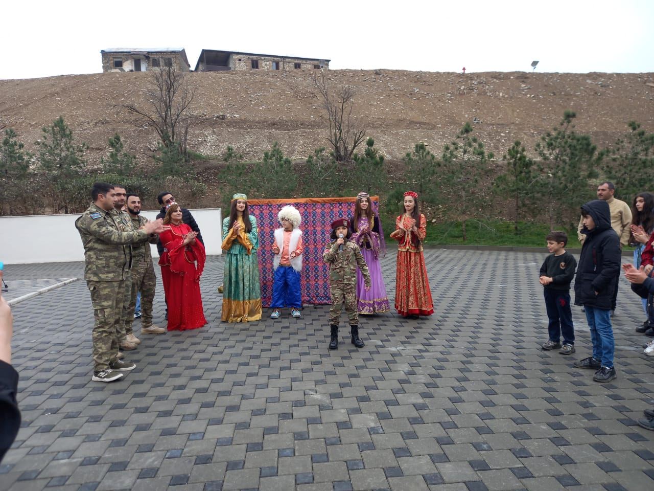 Коллектив Кукольного театра выступил со спектаклем в селе Талыш (ФОТО)