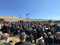 В Баку проходят похороны погибшего в ДТП Огтая Алиева (ФОТО)