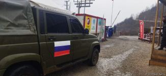 По Лачинской дороге беспрепятственно проехал автомобиль миротворцев (ФОТО)