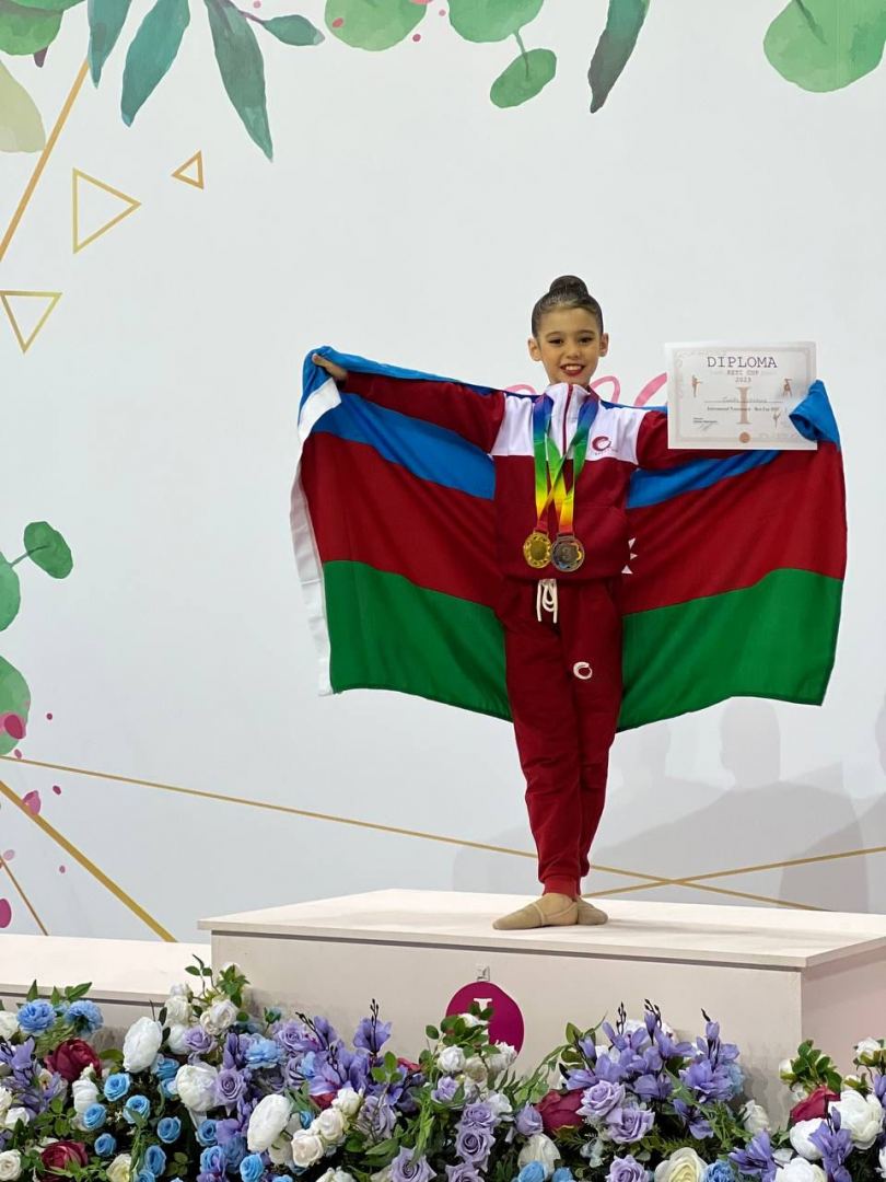 Азербайджанские гимнастки завоевали на международном турнире 9 золотых медалей (ФОТО)