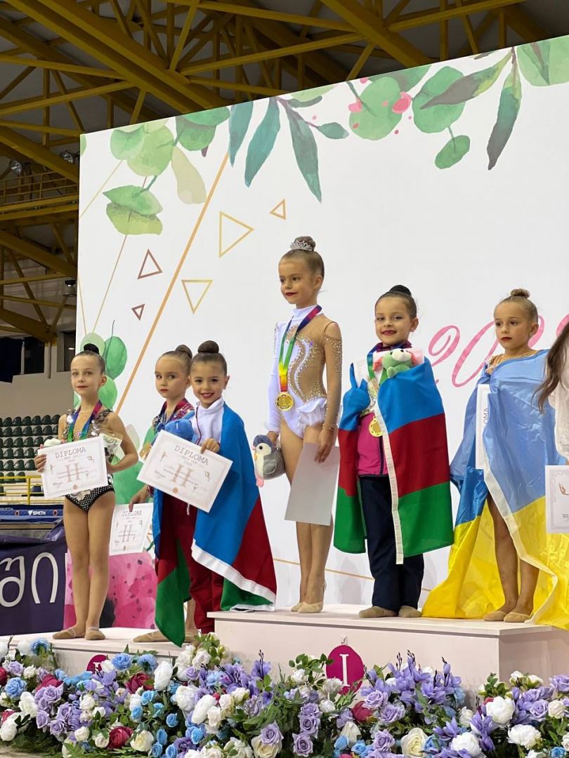 Азербайджанские гимнастки завоевали на международном турнире 9 золотых медалей (ФОТО)