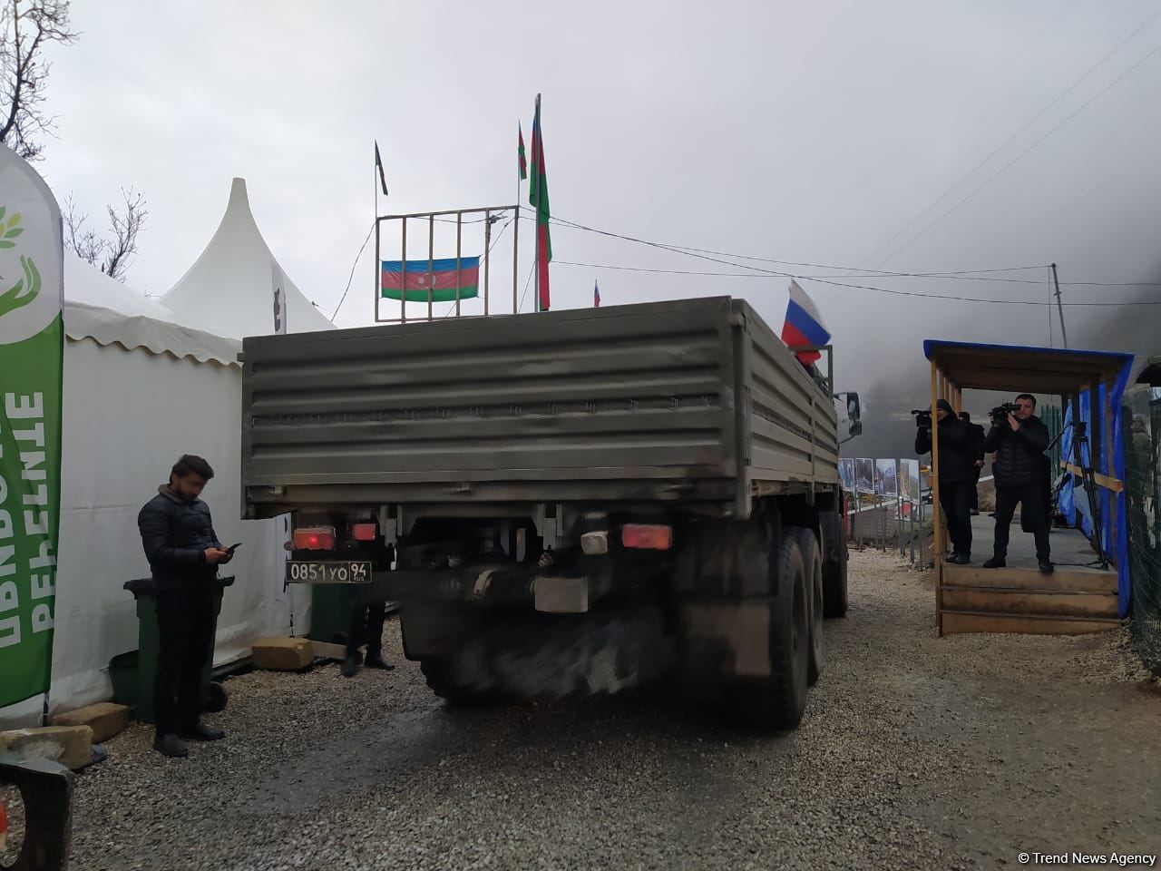 По Лачинской дороге беспрепятственно проехали автомобили миротворцев (ФОТО)