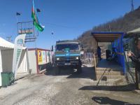 По Лачинской дороге беспрепятственно проехала автоколонна из 37 автомашин РМК (ФОТО)