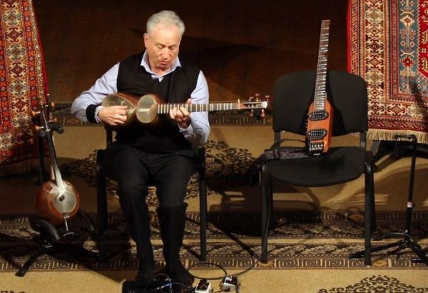 Известный американец "Джеффри гардаш" говорит на азербайджанском и пропагандирует мугам (ВИДЕО, ФОТО)