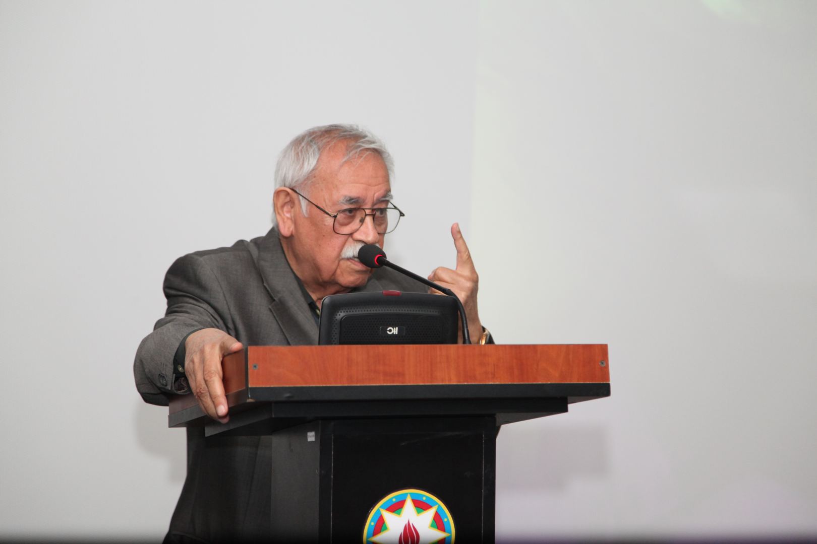 "Символ памяти" – в Баку показали фильм Алекпера Мурадова (ФОТО)