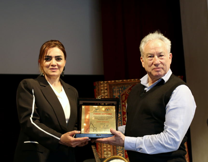 Известный американец "Джеффри гардаш" говорит на азербайджанском и пропагандирует мугам (ВИДЕО, ФОТО)