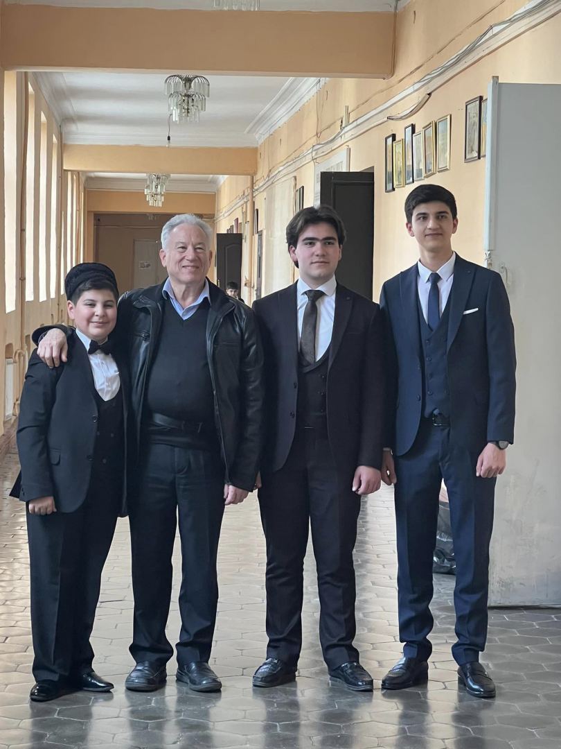 Известный американец "Джеффри гардаш" говорит на азербайджанском и пропагандирует мугам (ВИДЕО, ФОТО)