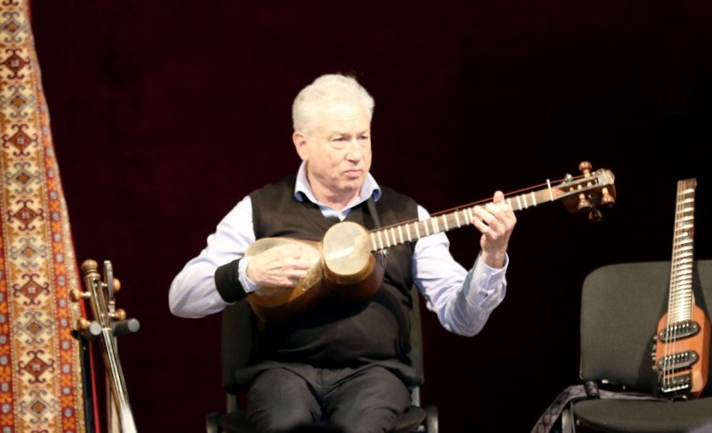 Известный американец "Джеффри гардаш" говорит на азербайджанском и пропагандирует мугам (ВИДЕО, ФОТО)