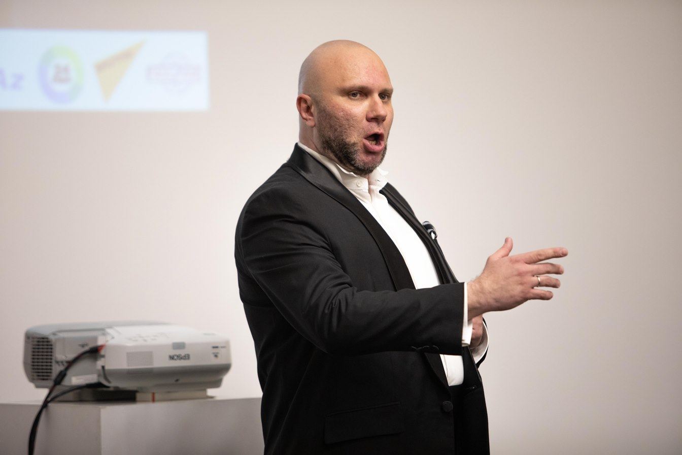 Праздник Антона Ферштандта – от церковной службы до театральной сцены. В 40 лет жизнь только начинается (ФОТО)