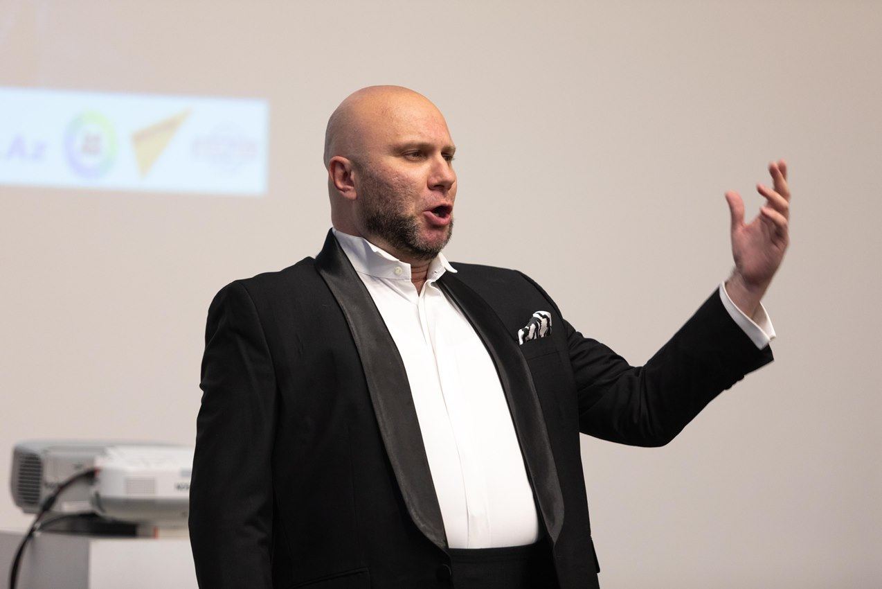 Праздник Антона Ферштандта – от церковной службы до театральной сцены. В 40 лет жизнь только начинается (ФОТО)