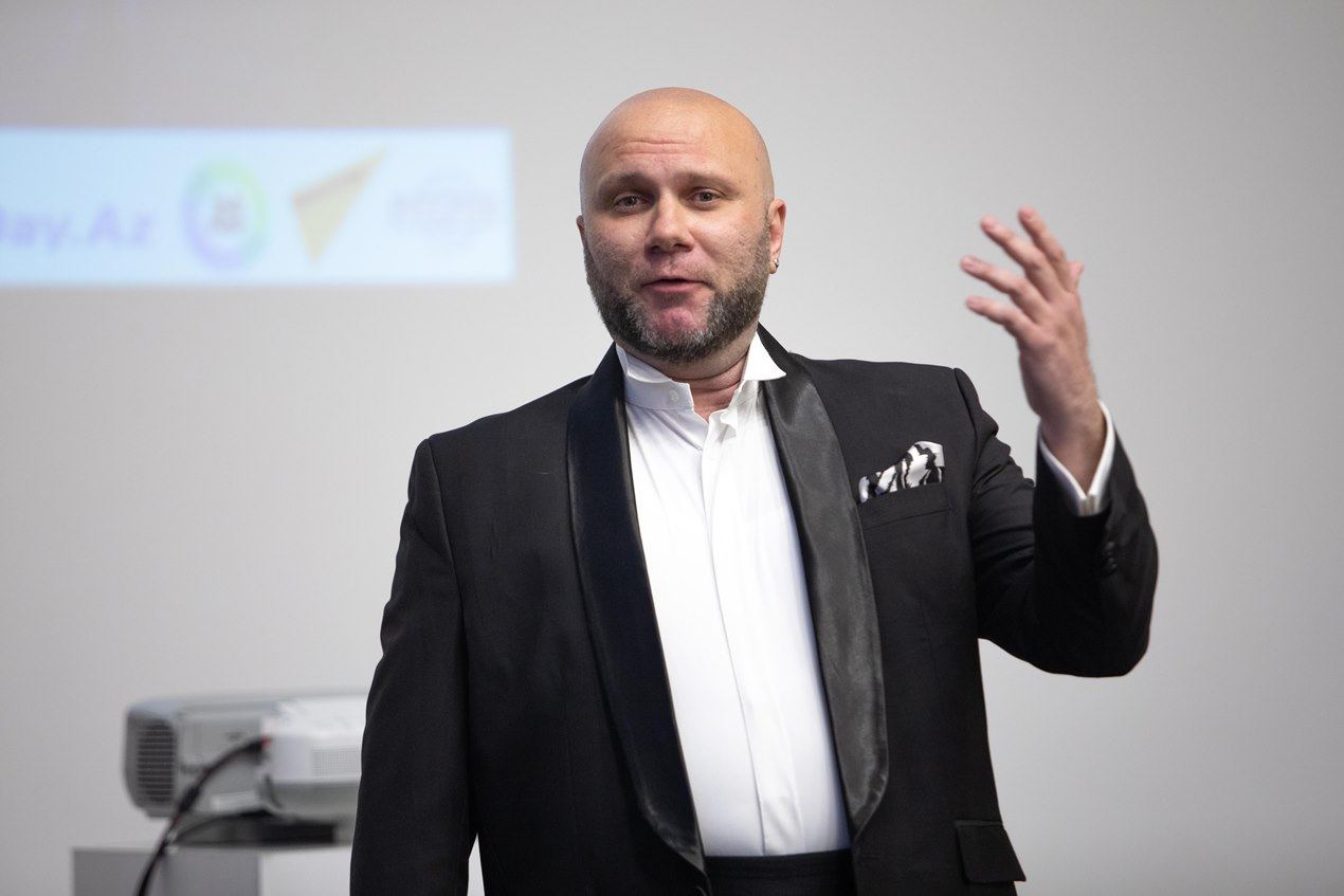 Праздник Антона Ферштандта – от церковной службы до театральной сцены. В 40 лет жизнь только начинается (ФОТО)