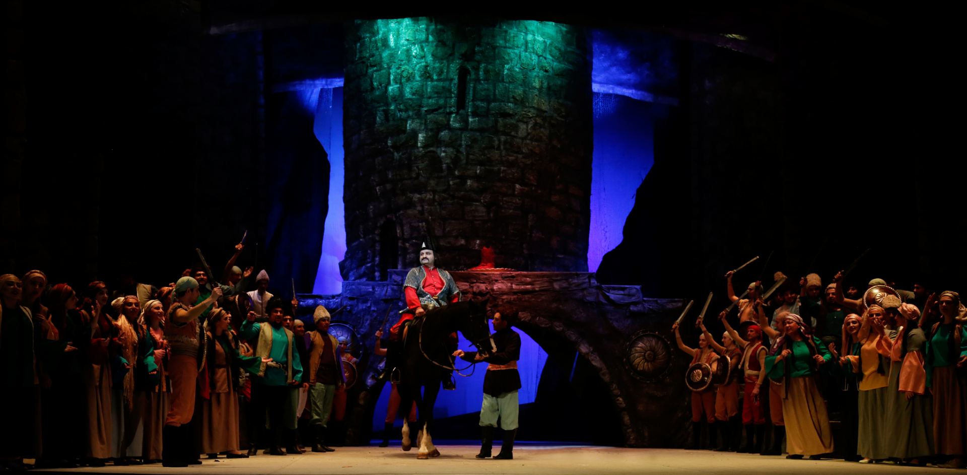 К 95-летию Лютфияра Иманова - несравненная музыка, национальный колорит и великолепие голосов (ФОТО)