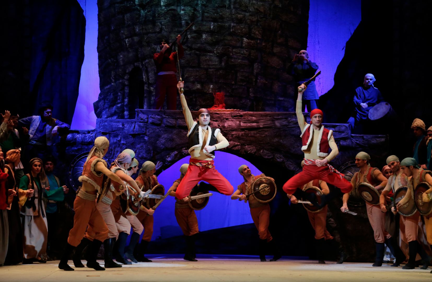 К 95-летию Лютфияра Иманова - несравненная музыка, национальный колорит и великолепие голосов (ФОТО)