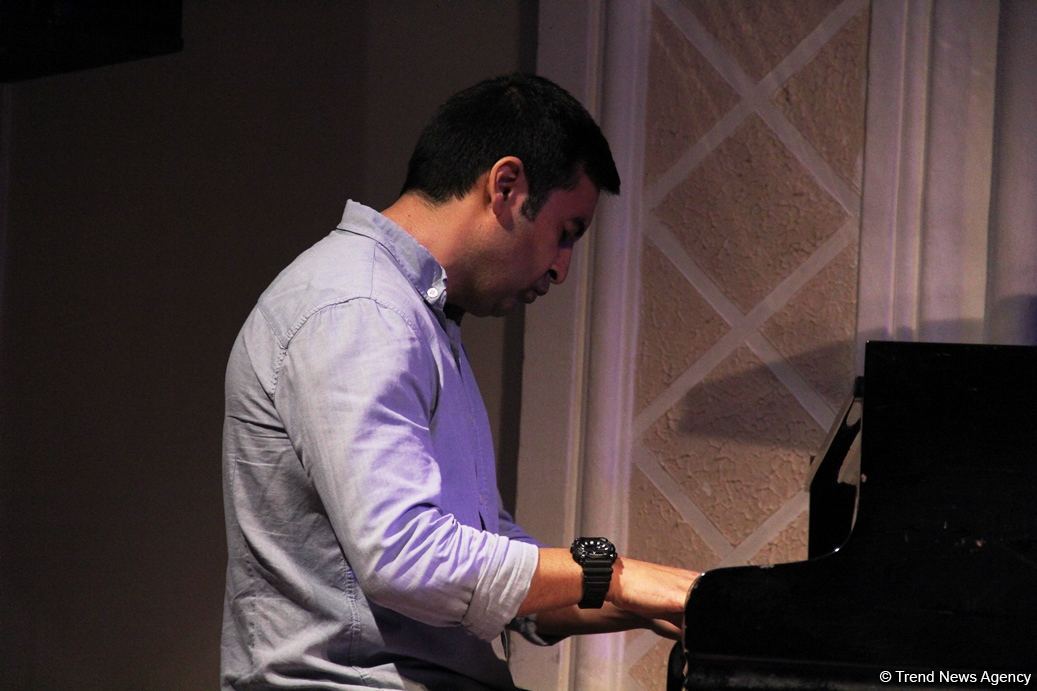 От 50 до 70… Весенний джаз в вечернем Баку под ритмы Old City Jazz (ФОТО)