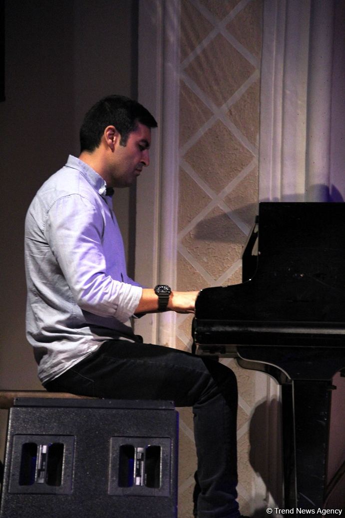 От 50 до 70… Весенний джаз в вечернем Баку под ритмы Old City Jazz (ФОТО)