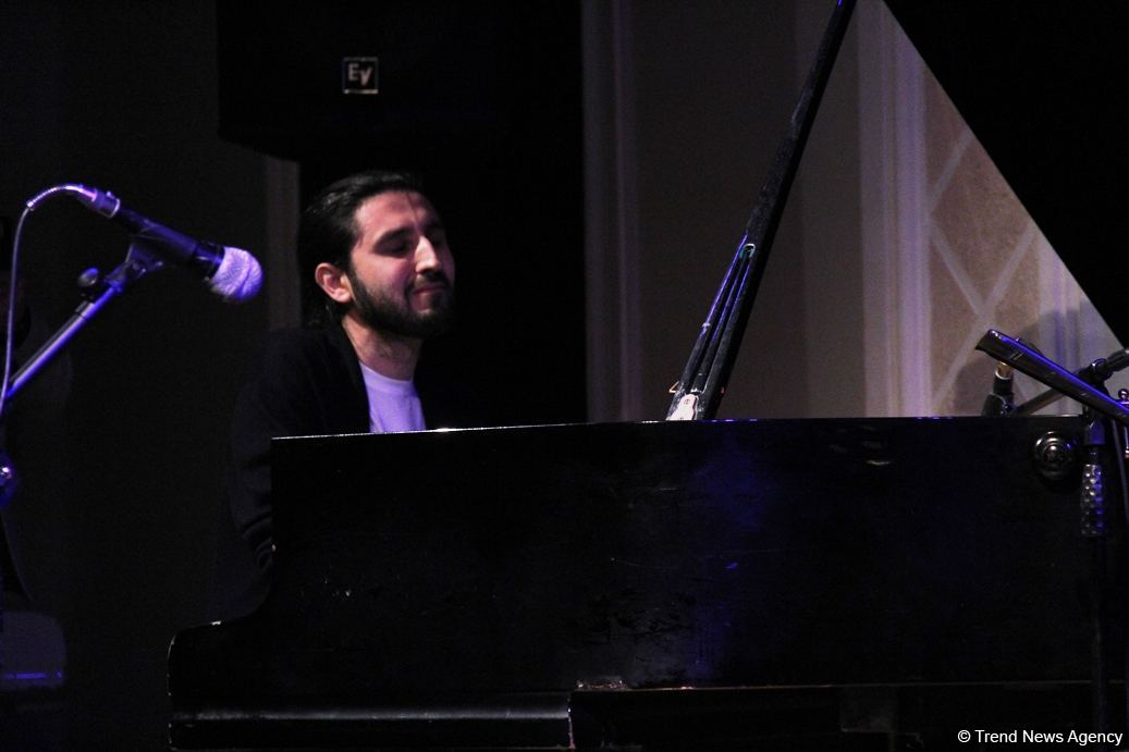 От 50 до 70… Весенний джаз в вечернем Баку под ритмы Old City Jazz (ФОТО)