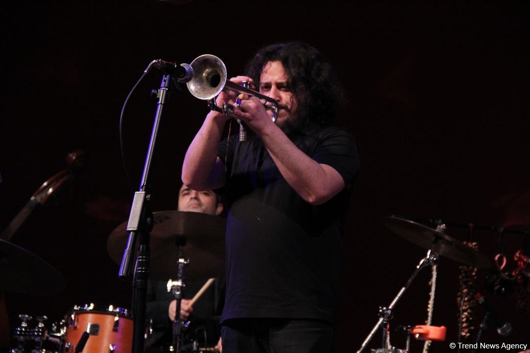 От 50 до 70… Весенний джаз в вечернем Баку под ритмы Old City Jazz (ФОТО)
