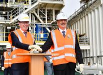 Президент Ильхам Алиев принял участие в церемонии символической отправки в море верхних модулей платформы «Центральный Восточный Азери» (ФОТО)