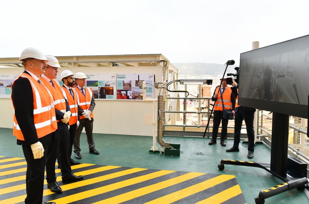 Президент Ильхам Алиев принял участие в церемонии символической отправки в море верхних модулей платформы «Центральный Восточный Азери» (ФОТО)