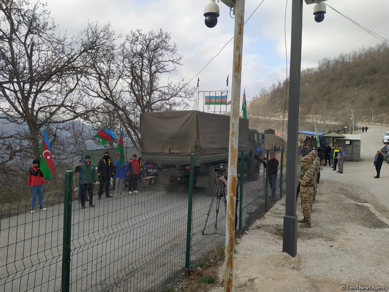 По Лачинской дороге беспрепятственно проехала автоколонна миротворцев (ФОТО)