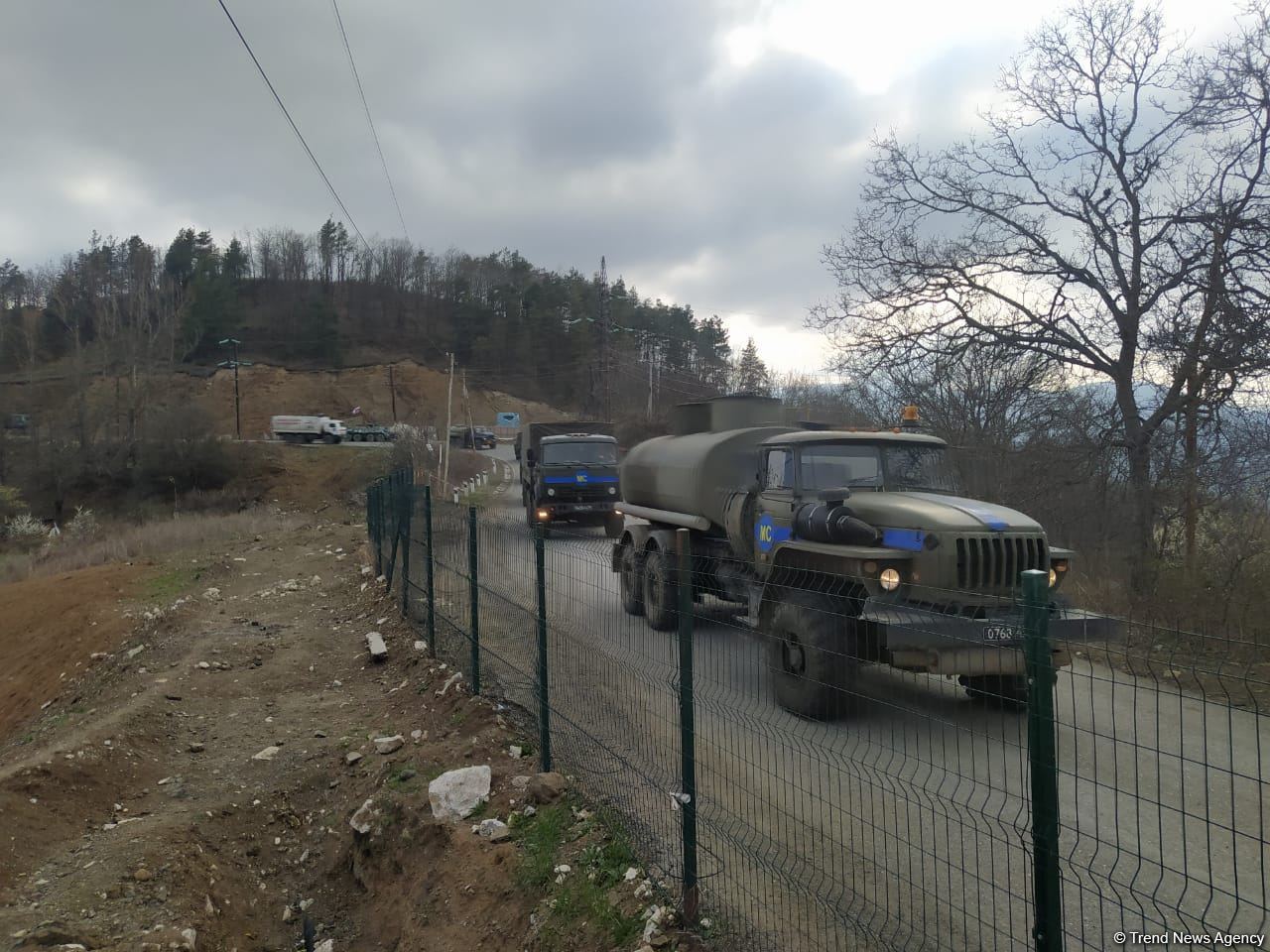 По Лачинской дороге беспрепятственно проехала автоколонна миротворцев (ФОТО)