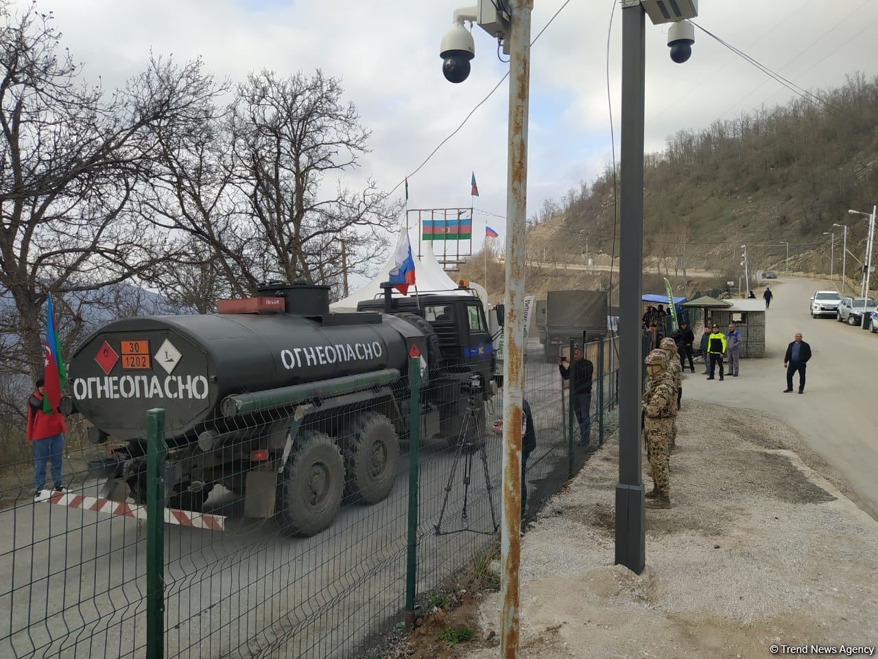 По Лачинской дороге беспрепятственно проехала автоколонна миротворцев (ФОТО)