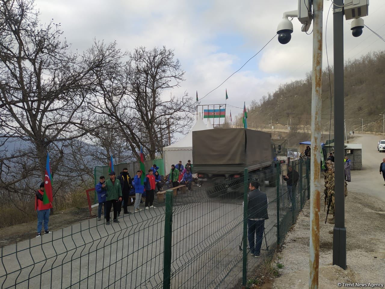 По Лачинской дороге беспрепятственно проехала автоколонна миротворцев (ФОТО)
