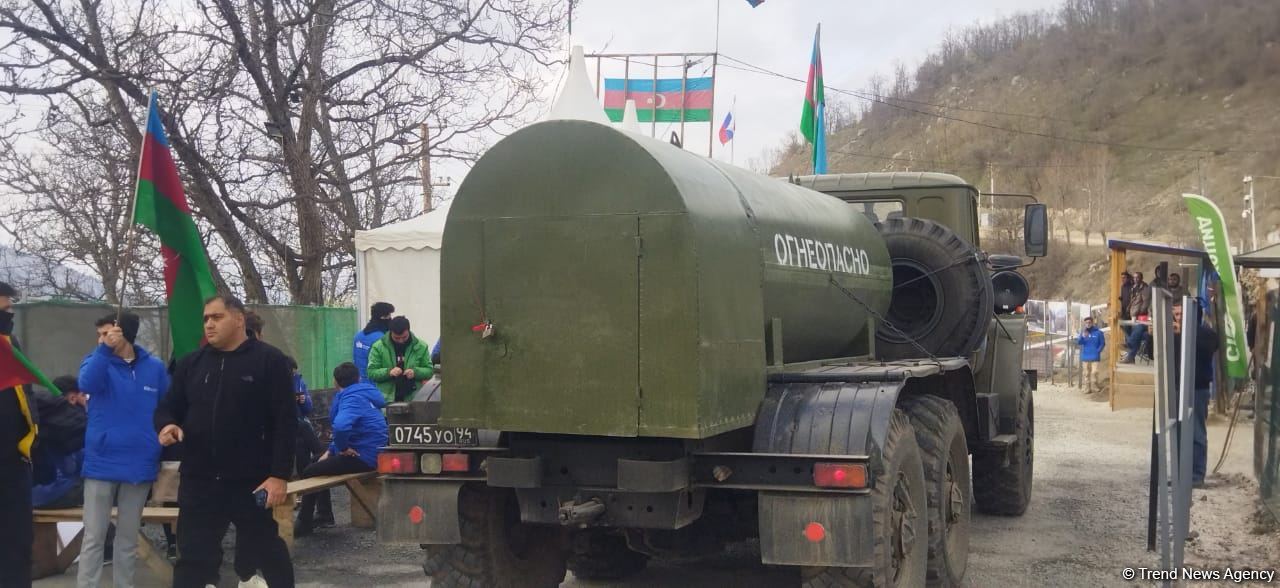 По Лачинской дороге беспрепятственно проехала автоколонна миротворцев (ФОТО)