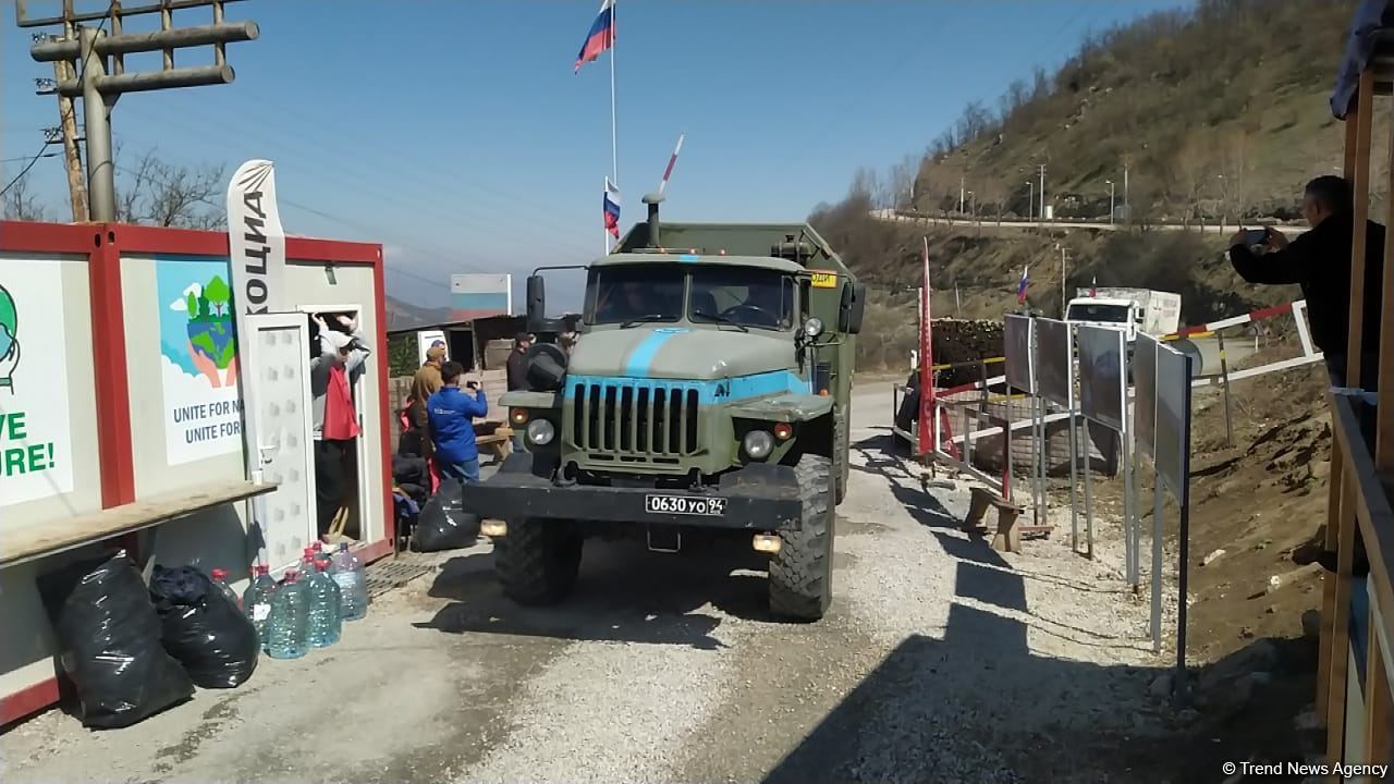 По Лачинской дороге беспрепятственно проехали автомобили РМК с армянскими жителями Карабаха (ФОТО)