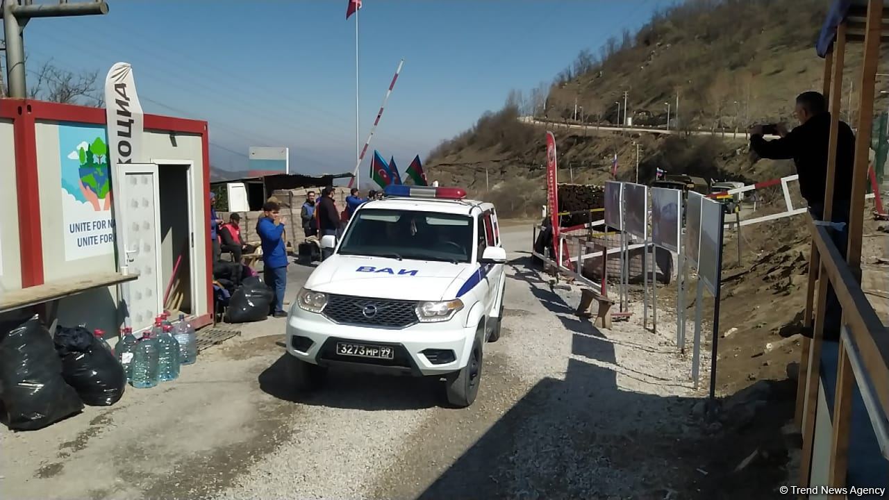 По Лачинской дороге беспрепятственно проехали автомобили РМК с армянскими жителями Карабаха (ФОТО)