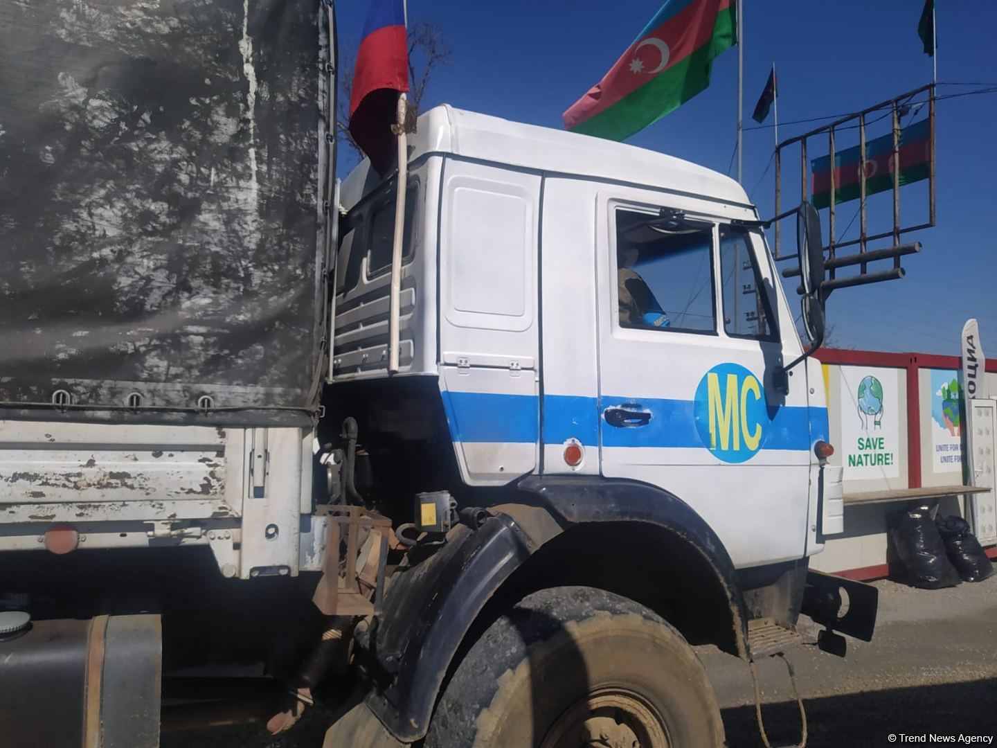 По Лачинской дороге беспрепятственно проехали четыре автомобиля РМК (ФОТО)