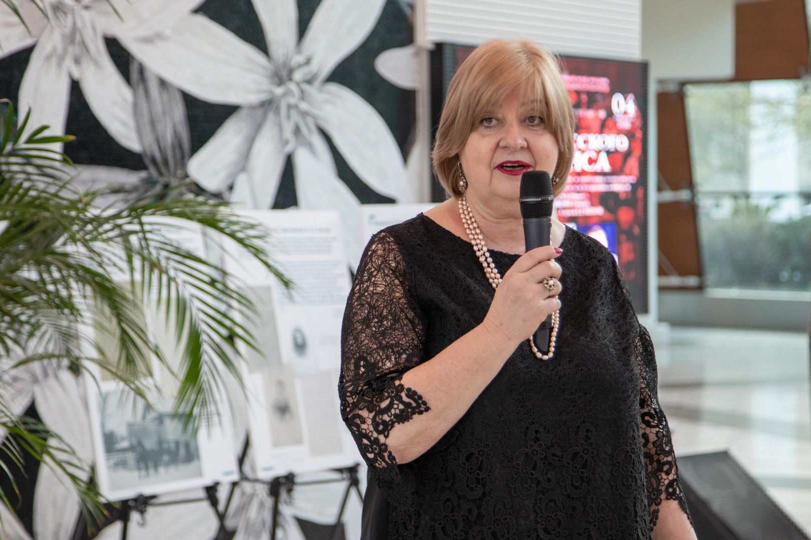 В Баку представлено творчество российских писателей и музыкантов (ФОТО)