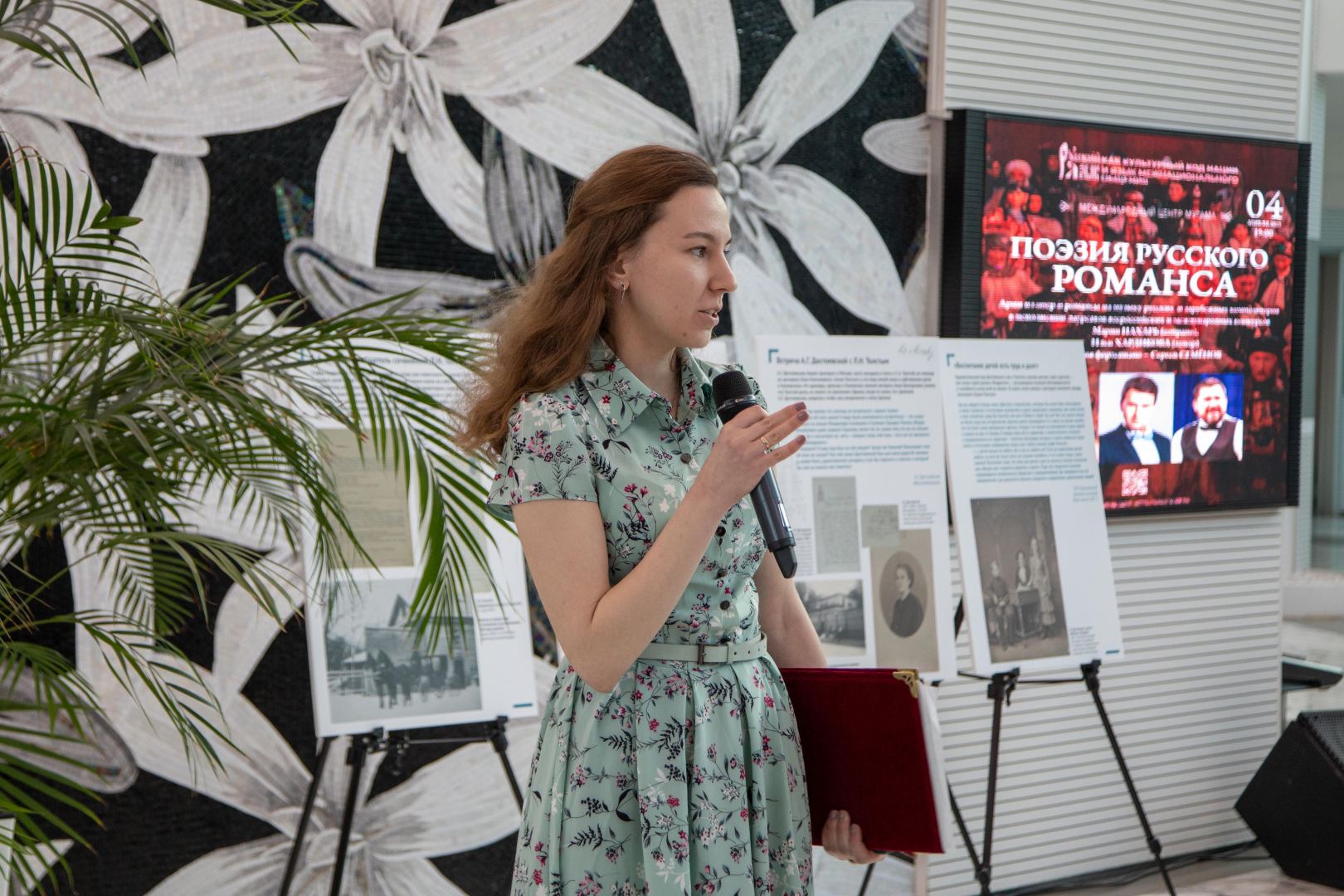 В Баку представлено творчество российских писателей и музыкантов (ФОТО)