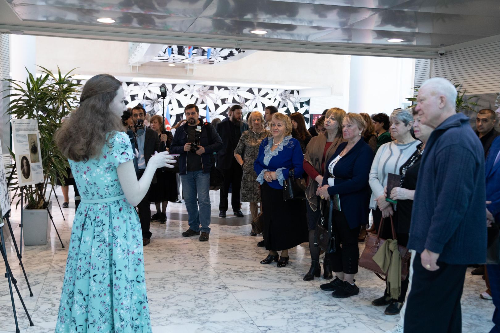 В Баку представлено творчество российских писателей и музыкантов (ФОТО)