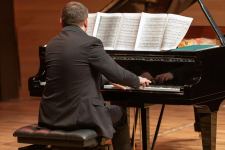 В Баку представлено творчество российских писателей и музыкантов (ФОТО)