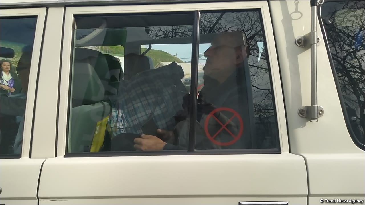 По Лачинской дороге беспрепятственно проехала автоколонна МККК (ФОТО)