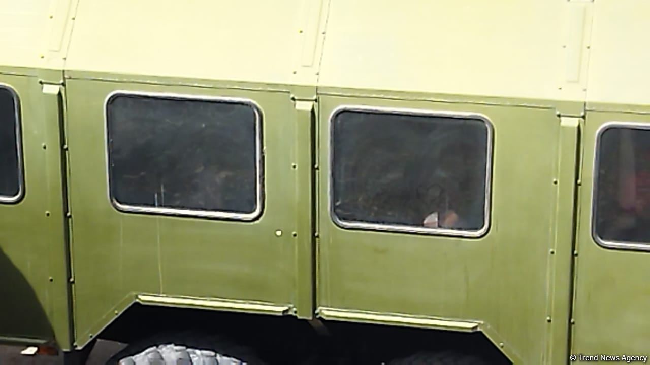 По Лачинской дороге беспрепятственно проехали автомобили РМК с армянскими жителями Карабаха (ФОТО)