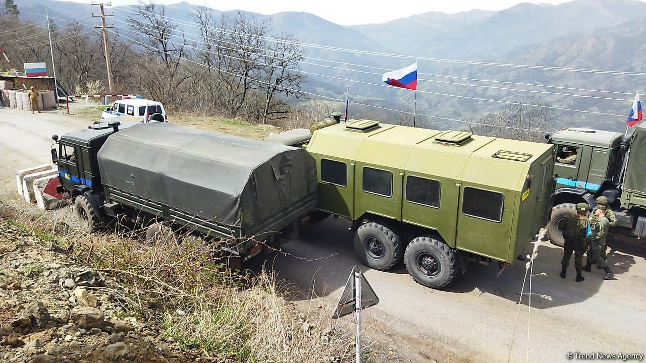 По Лачинской дороге беспрепятственно проехали автомобили РМК с армянскими жителями Карабаха (ФОТО)