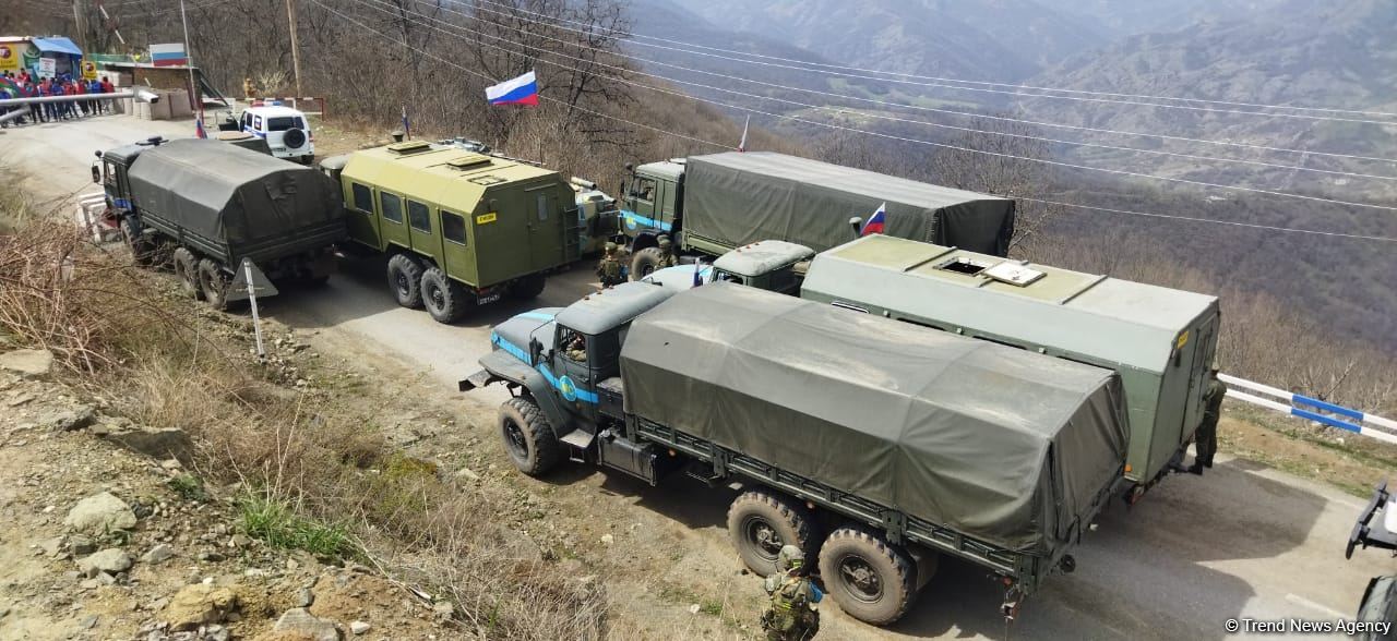 По Лачинской дороге беспрепятственно проехали автомобили РМК с армянскими жителями Карабаха (ФОТО)