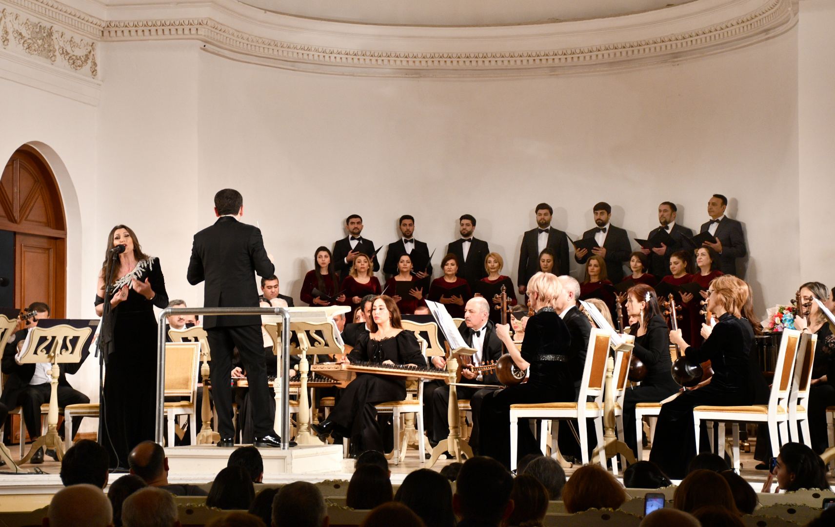 Мустафа Ашуров - от тара до дирижерского пульта  (ВИДЕО, ФОТО)