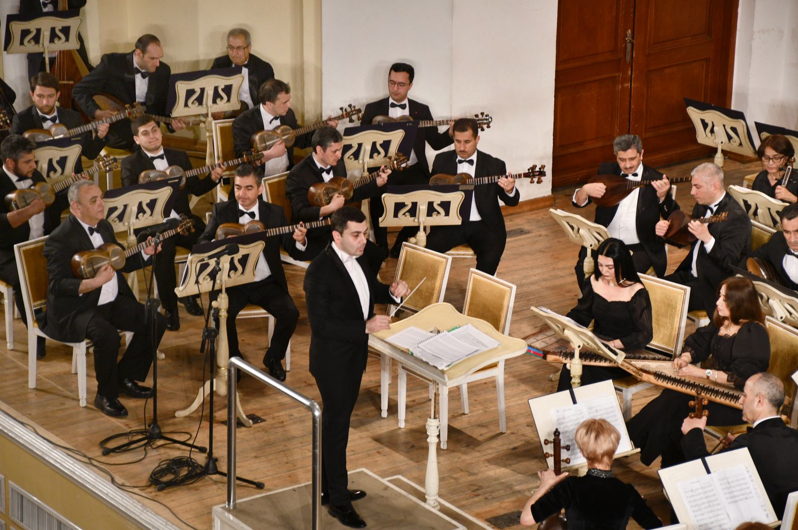 Мустафа Ашуров - от тара до дирижерского пульта  (ВИДЕО, ФОТО)